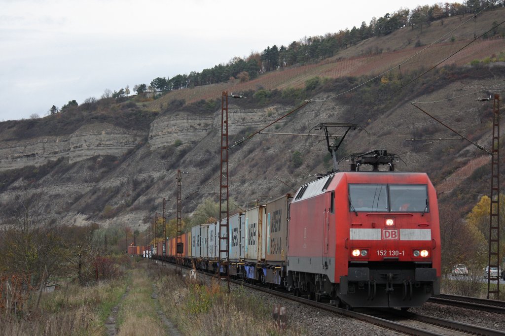 152 130 am 2.11.12 mit einem Containerzug in Thngersheim.