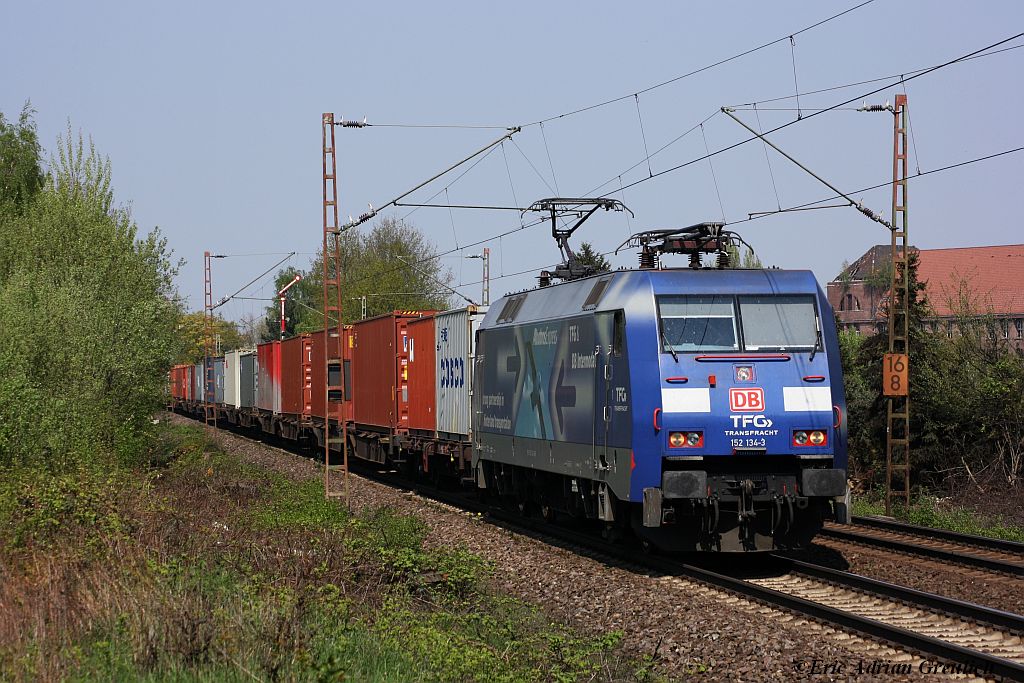 152 134 am 20.4.2011 mit Kisten in Hannover Limmer.