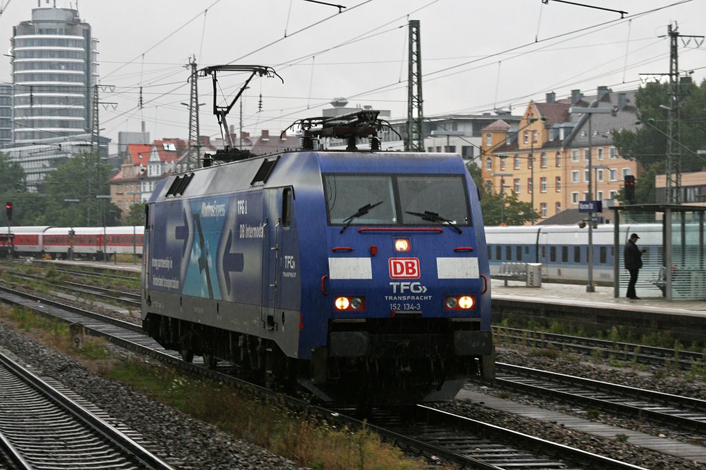 152 134 am 22.08.2009 bei heftigsten Regen in Mnchen Ost.