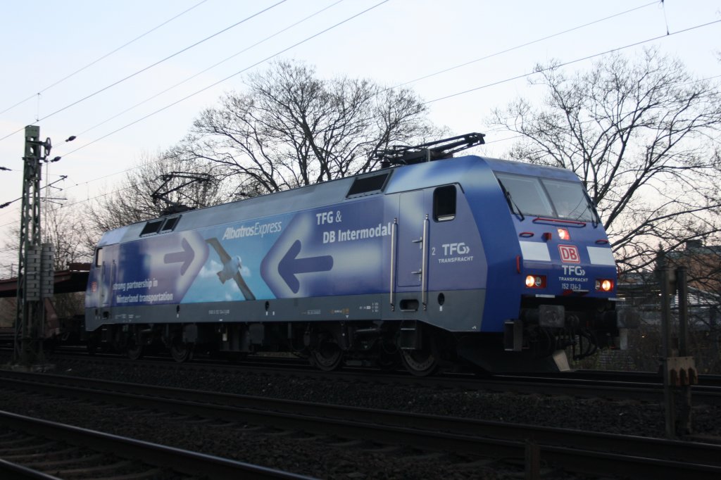 152 134 mit eienm Autozug in Hannover an der GUB