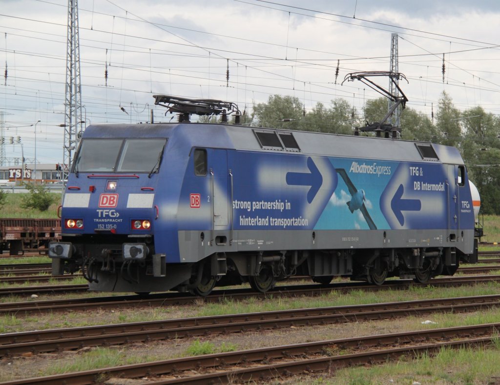 152 135-0 kam als Leerfahrt aus dem Kombiwerk Rostock-Seehafen gefahren und hat spter den 50272 von WRS nach 
AHBIU(Hamburg-Billwerder Ubf)bespannt.15.07.2012 