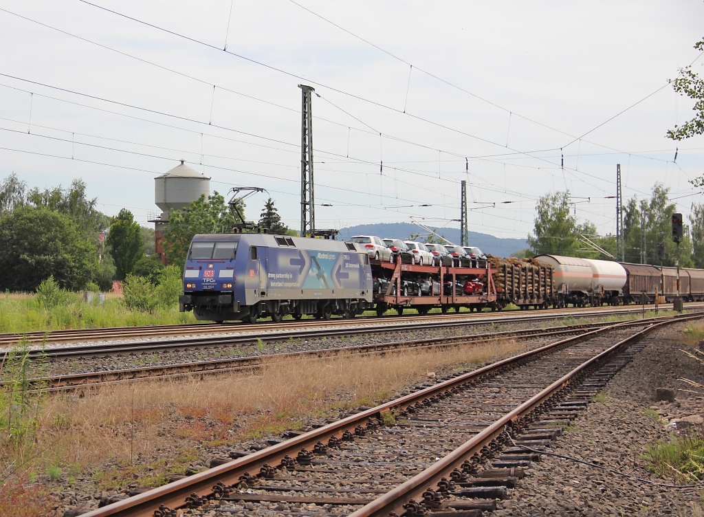 152 135-0 kam am 28.06.2011 mit gemischtem Gz in Richtung Norden durch Eschwege West.