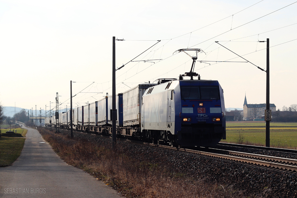 152 135-0 mit einem KLV-Zug zwischen Oberhaid und Drfleins (22.03.2013)