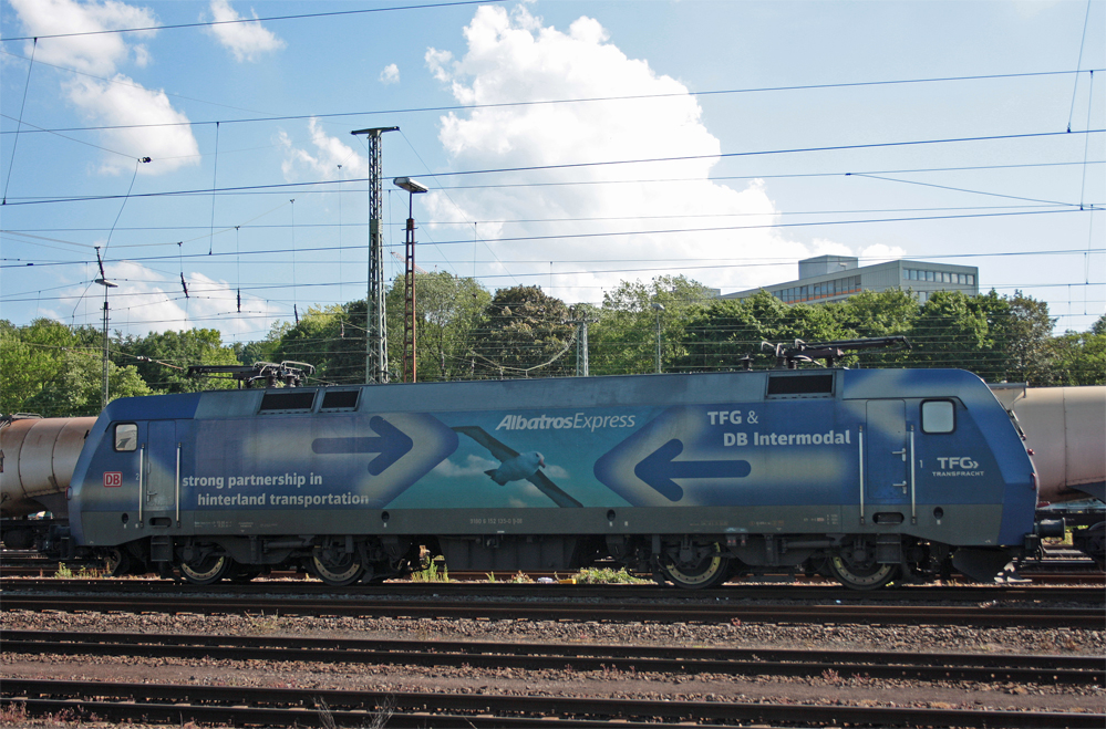 152 135-0 nocheinmal von der Seite im Aachener Gterbahnhof West. 11.6.10