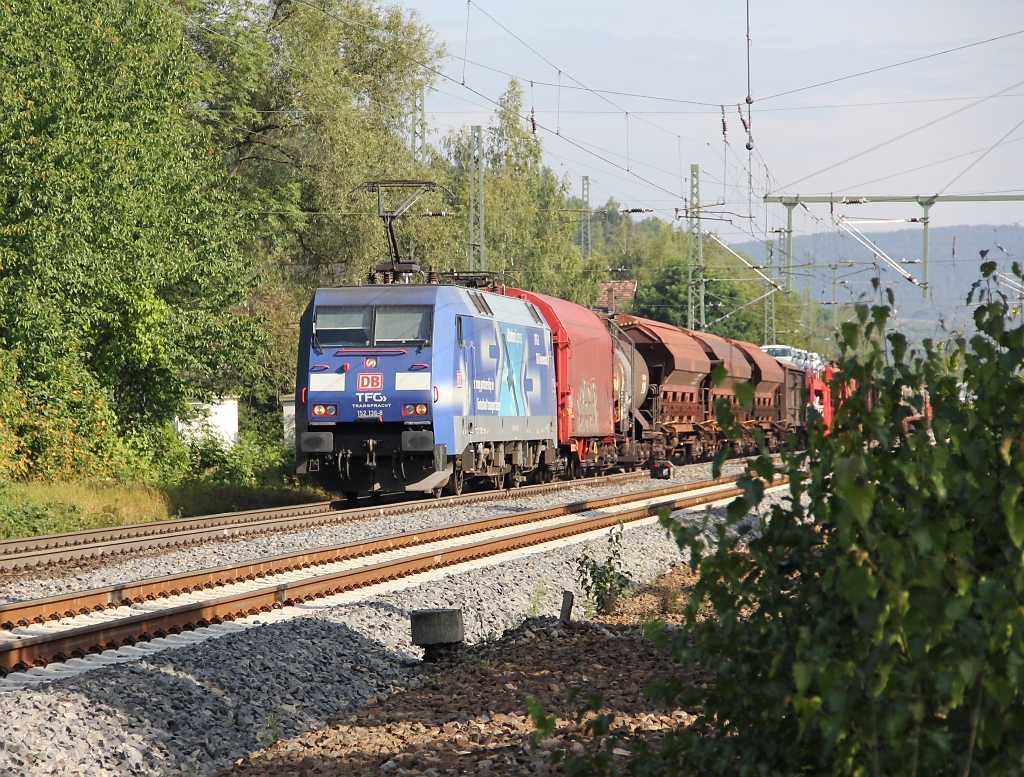 152 136-8 mit gemischtem Gterzug in Fahrtrichtung Sden. Aufgenommen am B Eltmannshausen/Oberhone am 31.08.2011.