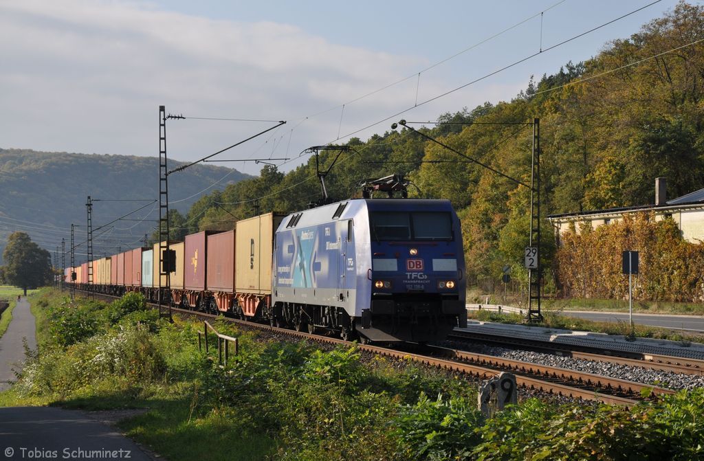 152 136 mit Containerzug am 11.10.2012 bei Gambach
