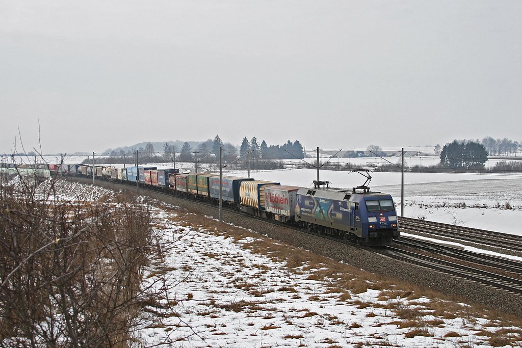 152 137 mit einem KLV Zug am 13.03.2010 bei Hebertshausen.