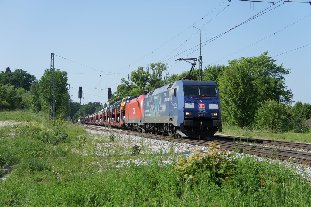 152 138-4  Albatros  mit einer unbekannten 1116 am 25.05.11 in Aling.