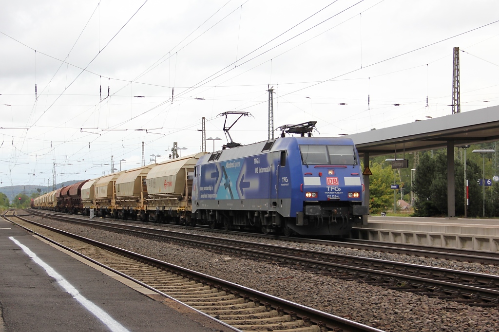 152 138-4 mit Schttgut-Wagen-Ganzzug in Fahrtrichtung Sden. Aufgenommen am 09.09.2011 in Eichenberg.