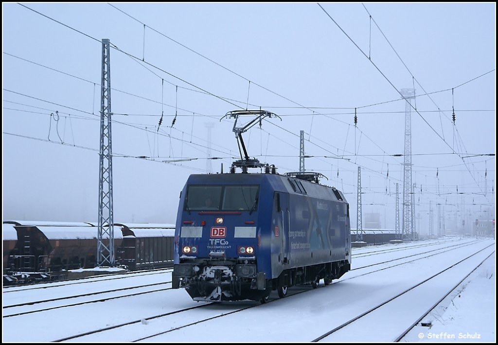 152 138 am 19.12.10 auf dem Weg ins BW. Aufgenommen am Hp Rostock Toitenwinkel.