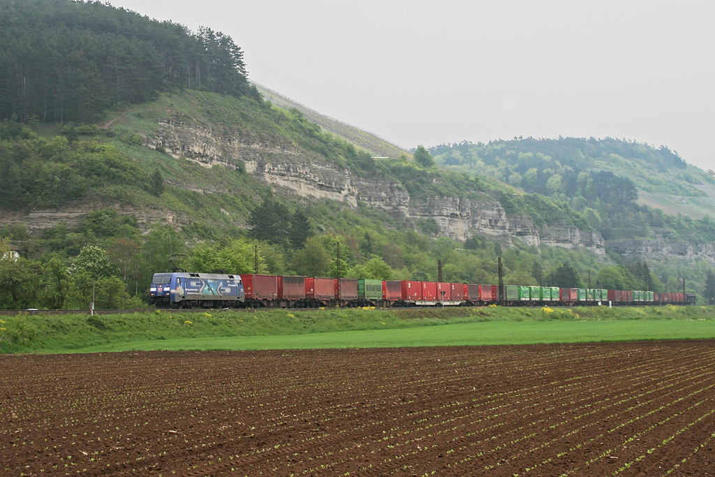 152 138 mit TEC 42534 am 08.05.2010 bei Karlstadt im Maintal.