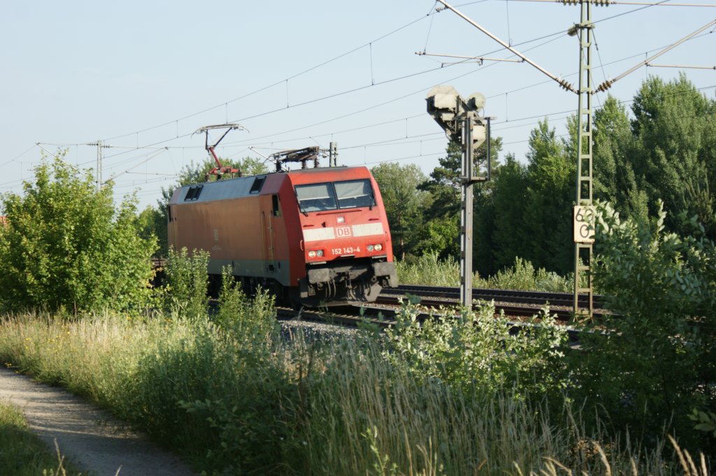152 143-4 mit einen Gz Richtung Sden bei Markt-Einersheim am 29.06.2011