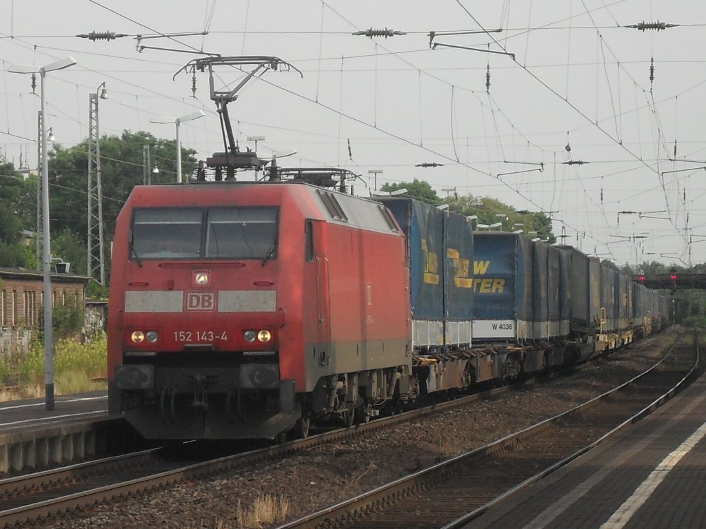 152 143-4 mit  LKW-Walter -Zug am 6.7.10 im Beueler Bahnhof.