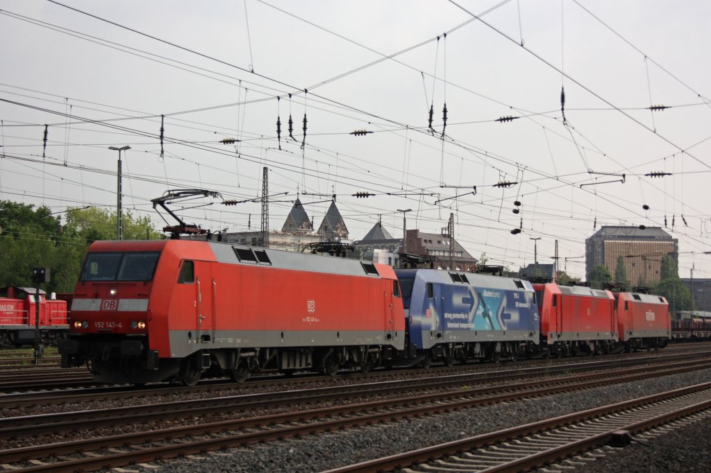 152 143,152 138  Albatross ,185 xxx und 152 098 am 22.5.12 als Lokzug beim Halt in D�sseldorf-Rath.