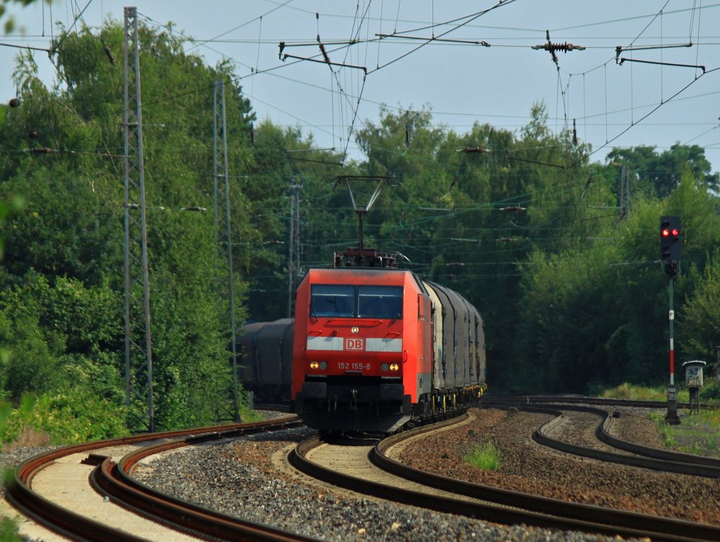 152 15-8 kommt am 21.09.2012 auf der KBS 480 mit einem Coilzug durch Eschweiler.