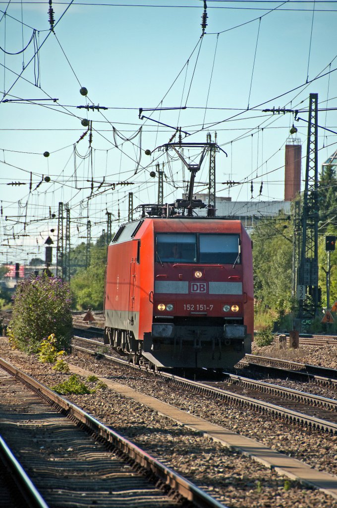 152 151 als Lz in Richtung Mnchen Ost Rbf am 01.08.2010 bei der Durchfahrt durch Mnchen Heimeranplatz.