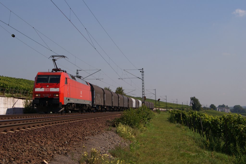 152 155-8 mit einem Planwagenzug in Erbach (Rheingau) am 03.09.2011