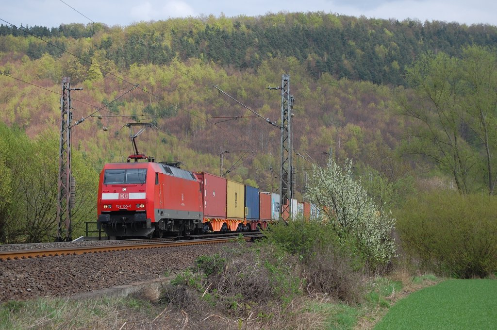 152 155 mit IKE 50142 Regensburg Ost - Bremerhaven Kaiserhafen, am 16.04.2011 bei Freden 