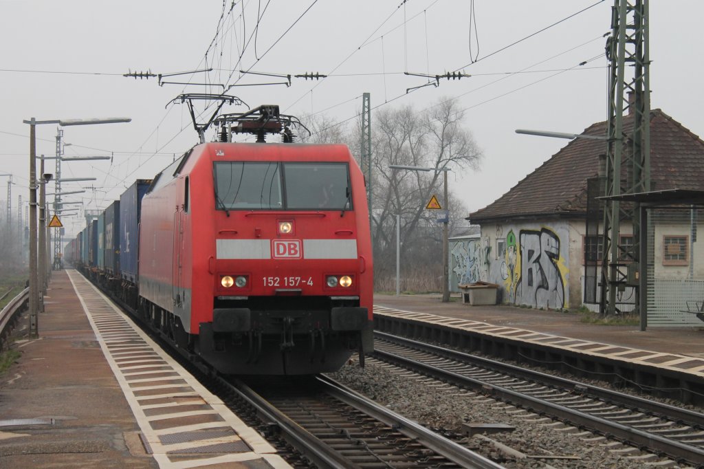 152 157-4 am 30.03.2013 mit einem KLV in Orschweier.