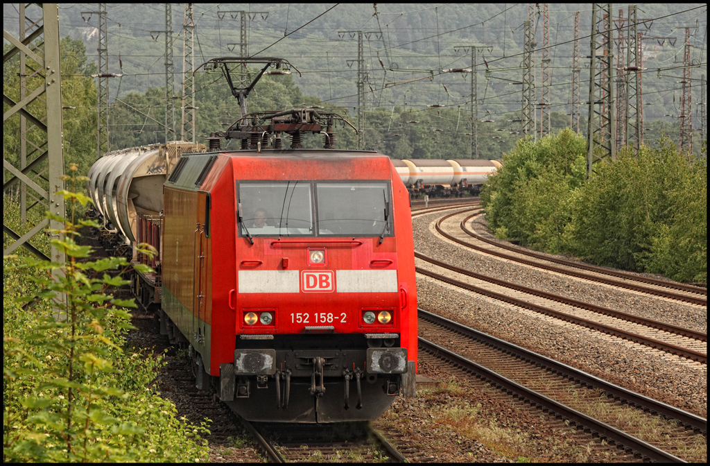 152 158 (9180 6152 158-2 D-DB) wird in einigen Minuten den Rangierbahnhof Hagen-Vorahlle erreichen. (Hagen-Hengstey am 20.05.2011)