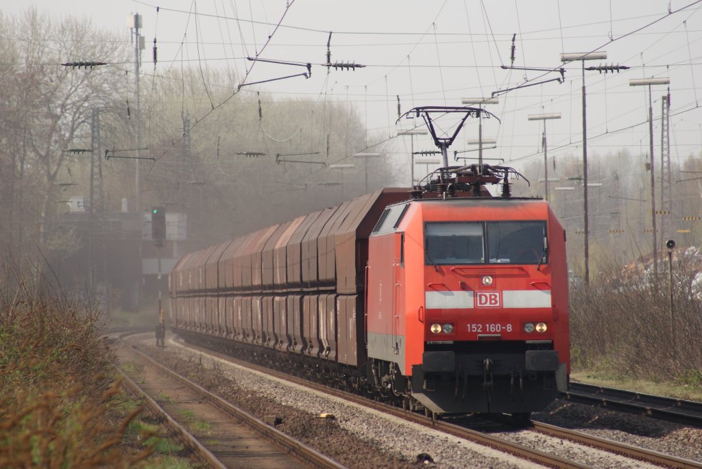 152 160-8 mit einem Kohlezug in Hilden am 13.04.2010