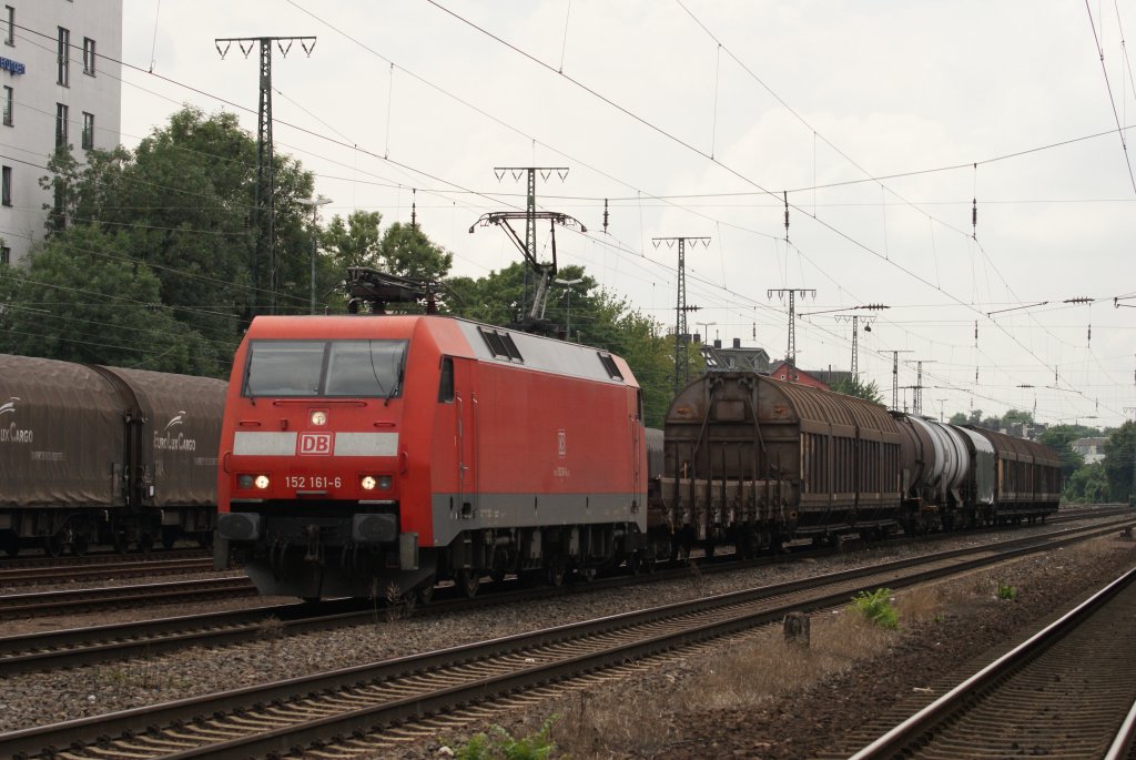 152 161-6 mit einem Gterzug in Kln West am 27.07.2010 Gru an den Tf !