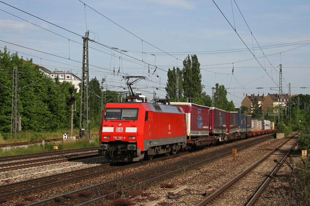 152 162 mit dem KLV Zug TEC 43232 am 10.06.2010 am Heimeranplatz.