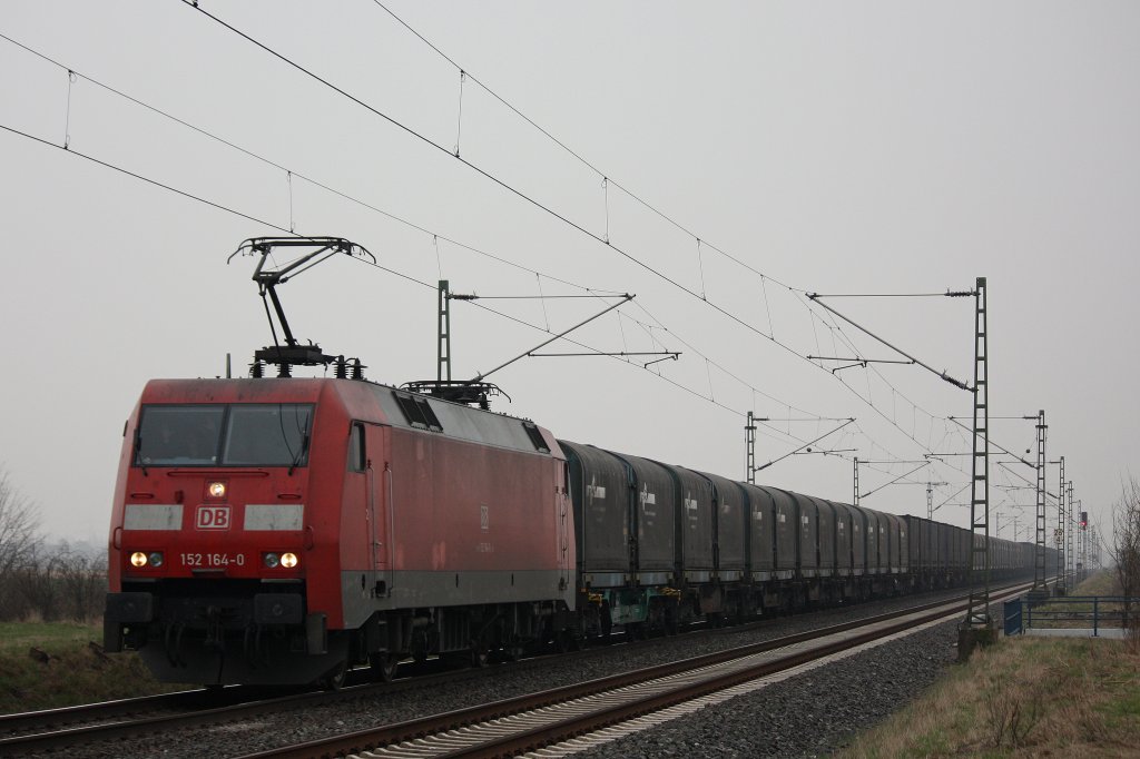 152 164 mit dem Nievenheimer bei der Durchfahrt durch Neuss-Allerheiligen.