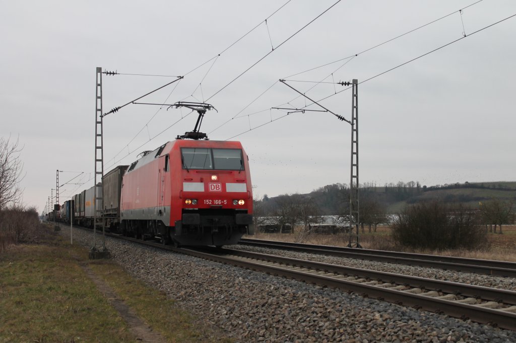 152 166-5 mit einem KLV am 02.03.2013 kurz vor Mllheim (Baden).