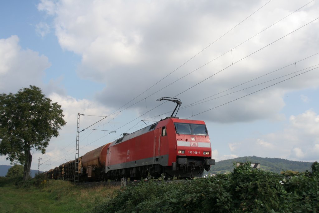 152 168 mit einem Gterzug bei Grosachsen-Heddesheim. Aufgenommen am 12.09.2007 