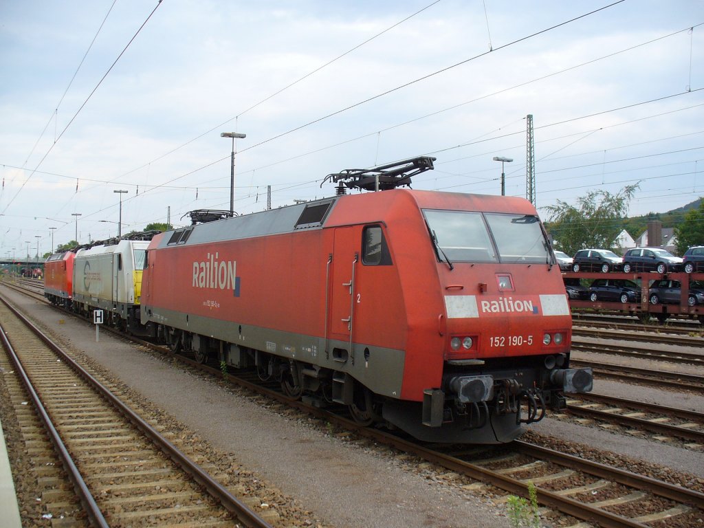 152 190-5 steht mit 186 176-4 und 185 143-5 am 25.08.2011 in Einsiedlerhof