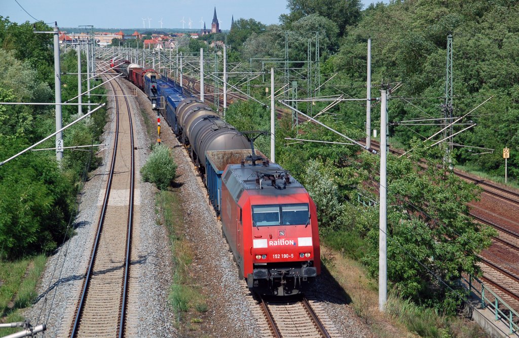 152 190 zog am 29.05.11 einen gemischten Gz durch Holzweissig Richtung Leipzig.