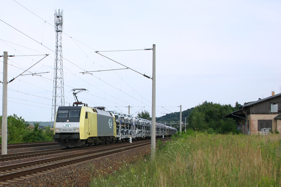152 901-5 der ITL mit einem Autotransport in Heidenau Richtung Dresden, 05.08.2010