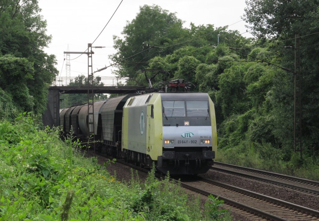 152 903-2 von ITL/Dispolok zieht am 02. August 2012 einen Getreidezug durch Hannover-Ahlten in Richtung Lehrte.