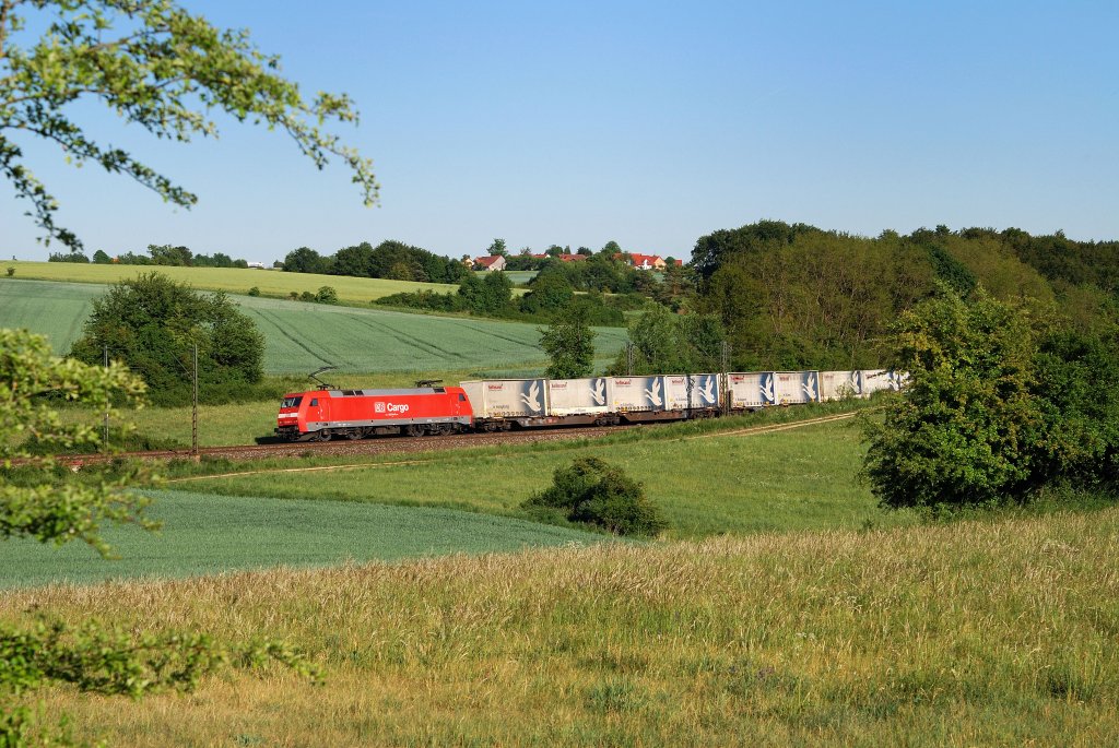 152 xxx mit hellmann-Zug bei Edlhausen (25.05.2011)
