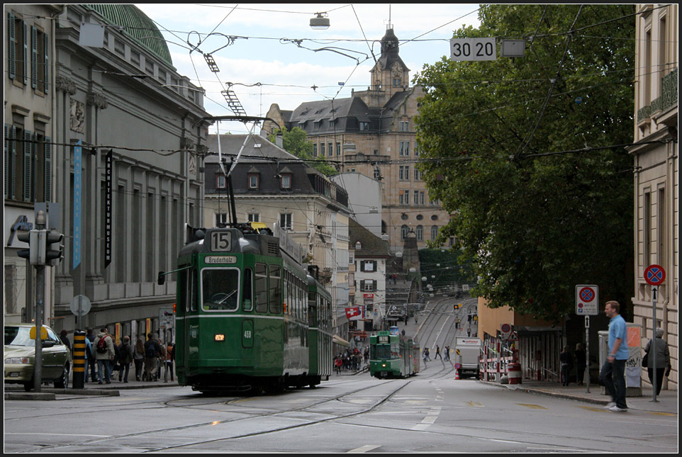 15.31, vier Minuten, fünf Bilder - 

Wagen 459 der BVB gefolgt von Wagen 610. 

28.08.2010 (M)