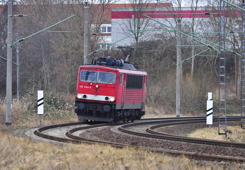 155 004 kommt Lz Aus Rostock durch Stralsund nach Mukran am 09.02.2011