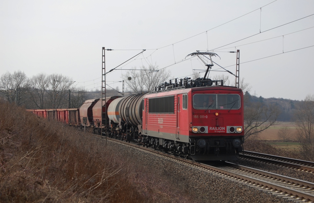 155 011-0 mit gemischten Gterzug am 12.03.2011 bei Salzderhelden