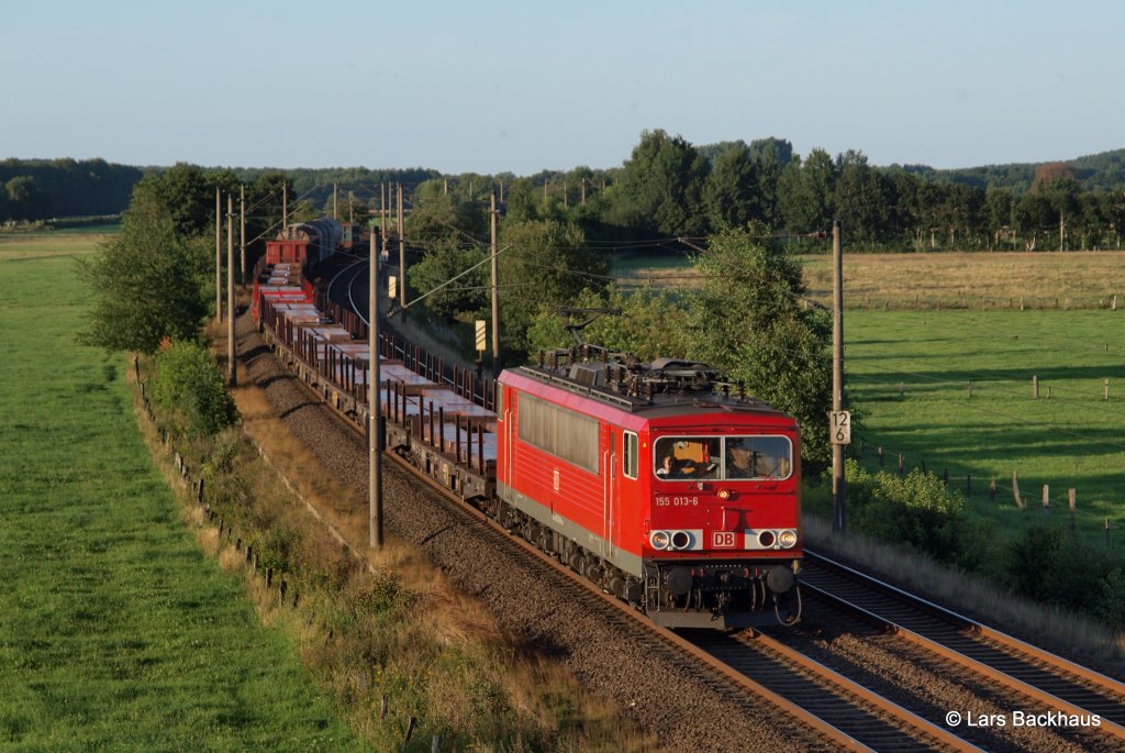 155 013-6 passiert mit einem schweren, gemischtem Gterzug Ramelsloh Richtung Bremen am 1.08.12.