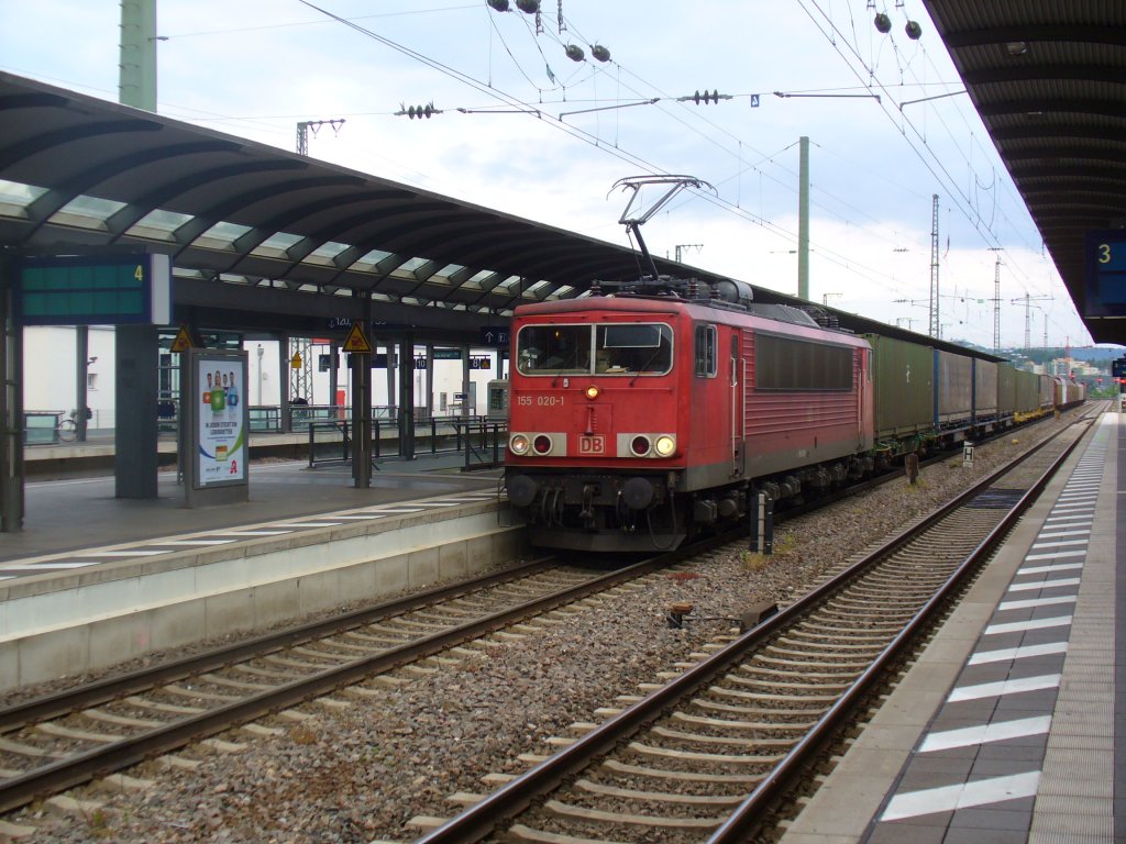 155 020-1 fhrt am 31.05.2011 mit einem Gterzug durch Kaiserslautern Hbf