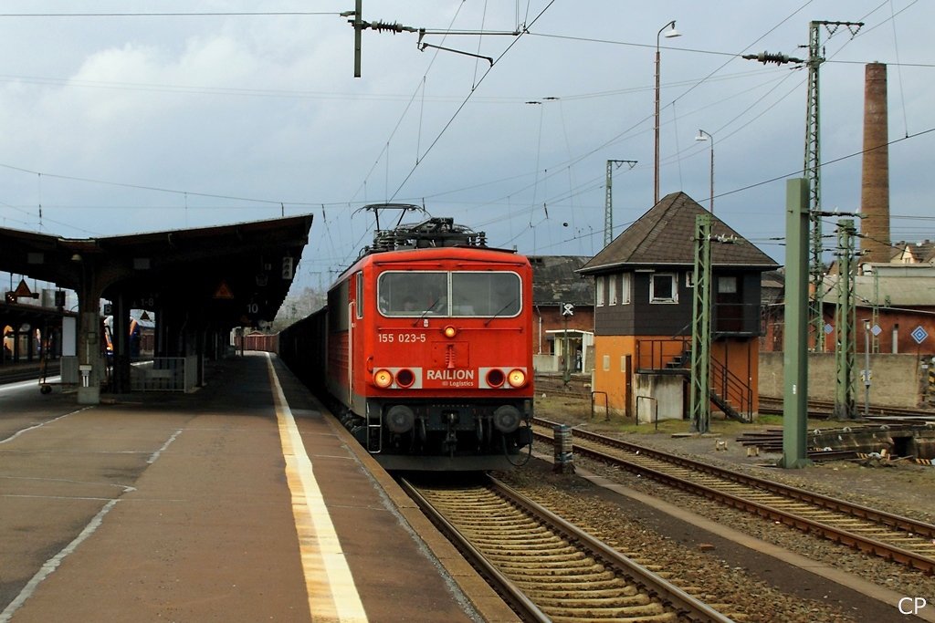 155 023-5 durchfhrt am 20.3.2010 den Bahnhof Bebra.
