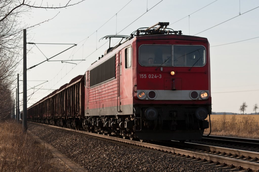 155 024-3 mit einem Gterzug unterwegs in Richtung Dresden bei Radegast.