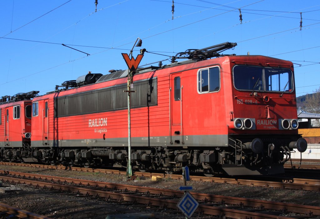 155 028-4 der RAILION Logistics abgestellt am 19.03.2011 in Kreuztal.