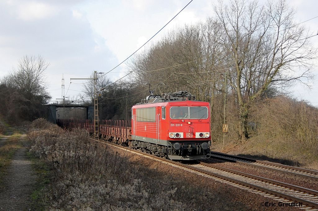 155 031 mit einem gemischten Gterzug in Ahlten am 2.3.10.