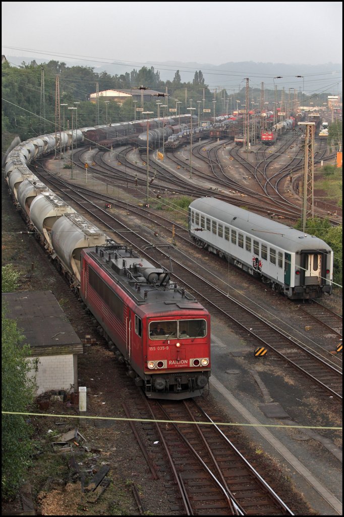155 035 (9180 6155 035-9 D-DB) hat einen Ganzzug am Haken und passiert den Rangierbahnhof Hagen-Vorhalle in Richtung Schwerte(Ruhr)/Hagen Hbf. (21.05.2011)
