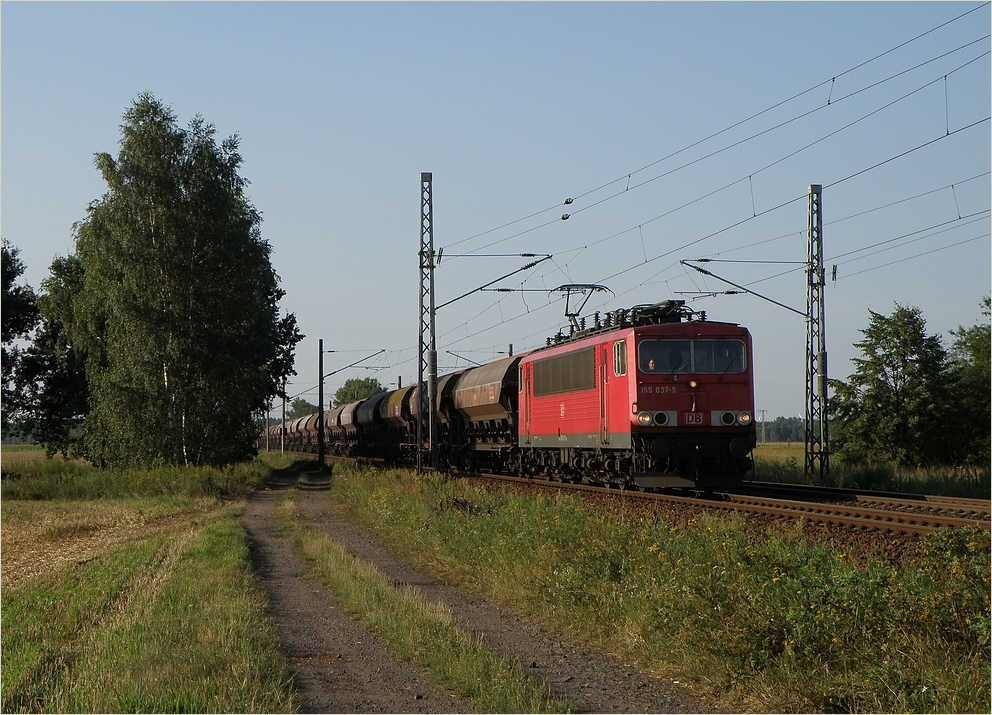 155 037 mit Kieszug aus Neuburxdorf vor Falkenberg, 30.07.12