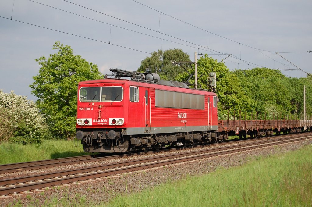 155 038-3 am 27.05.2010 kurz vor berquerung des Mittellandkanals bei Peine