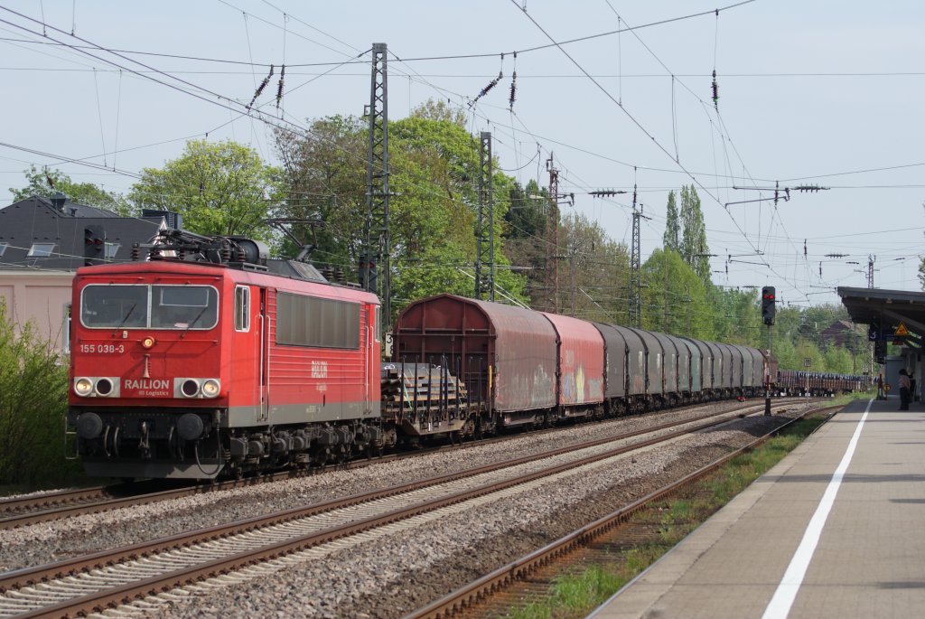 155 038-3 mit einem gemischten Gterzug in Hilden am 28.04.2010