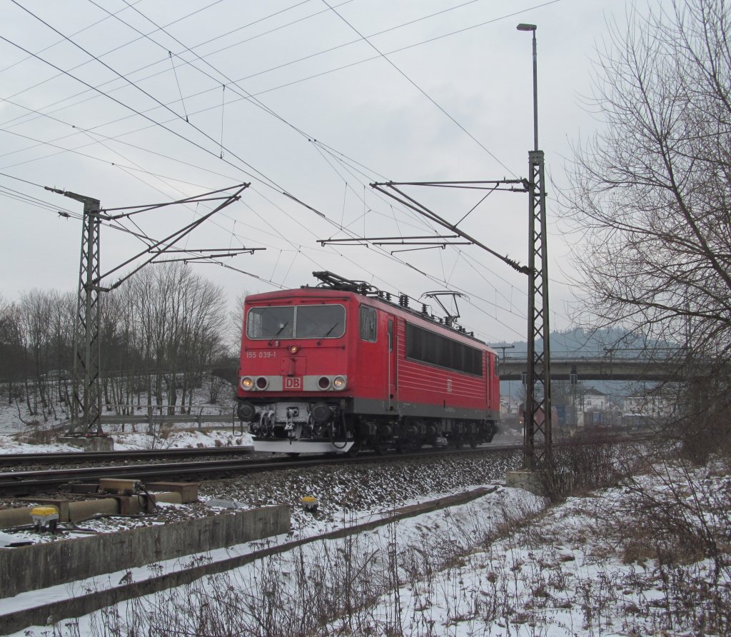 155 039-1 ist am 20. Januar 2013 solo bei Pressig in Richtung Frtschendorf unterwegs.