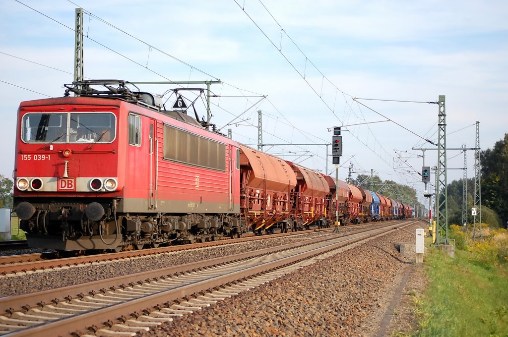 155 039-1 mit Schotterzug in Friesack(Mark) in Richtung Neustadt Dosse. 23.09.2010